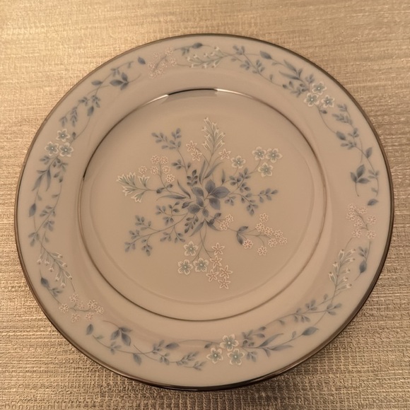 Set of 4 Vintage Noritake Carolyn Bread and Butter Plate - Picture 2 of 5